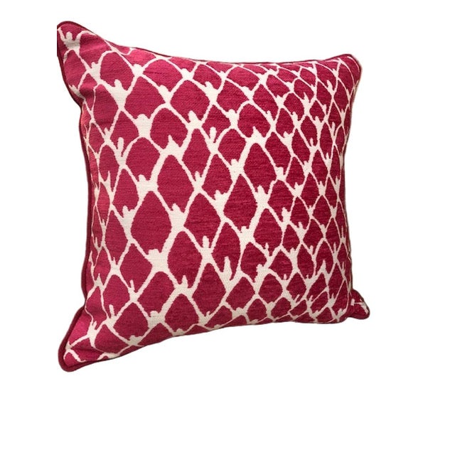 Gorgeous custom made cut velvet Stroheim Guinea Fuchsia accent pillow. White linen back and solid fuchsia cording. Hidden...