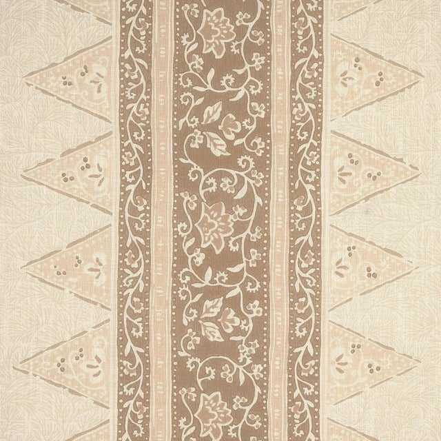 Contemporary Sample - Schumacher x Mark D. Sikes Foxglove Indoor/Outdoor Fabric in Neutral For Sale - Image 3 of 5