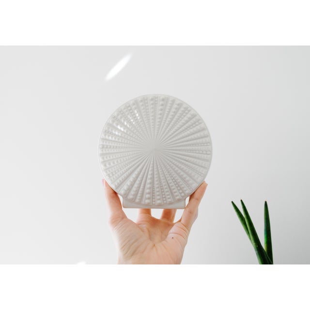 1960s Mid-Century Modern Heinrich Germany Matte & Glazed White Porcelain Op Art Vase For Sale - Image 5 of 13