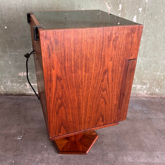 Vintage 1980s MCM Custom Walnut Stereo/Turntable Cabinet on Swivel Base For Sale In Minneapolis - Image 6 of 12
