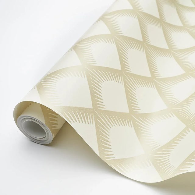 Schumacher Sample - Schumacher x Neisha Crosland Maize Wallpaper in Soft Gold For Sale - Image 4 of 5