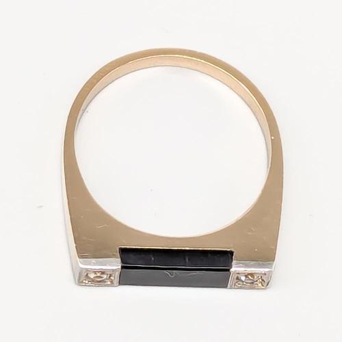 14 Karat Gold Ring with Black Stone and Spinels For Sale - Image 3 of 4