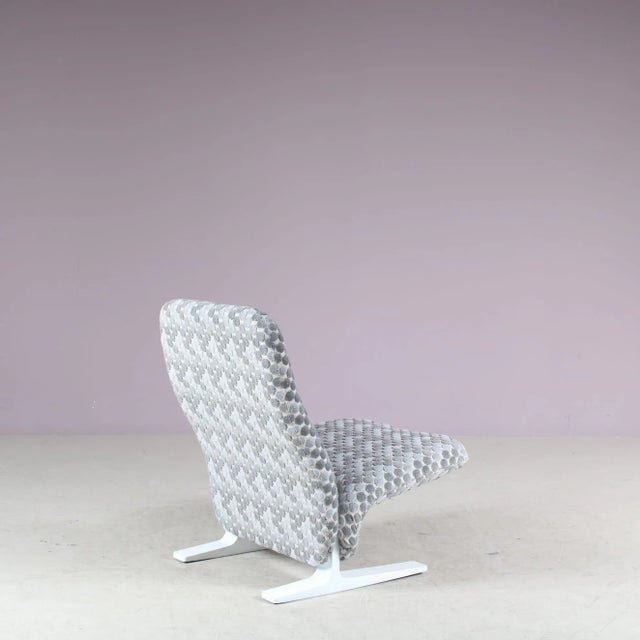 A beautiful “Concorde” lounge chair, a famous design by Pierre Paulin, manufactured by Artifort in the Netherlands around...