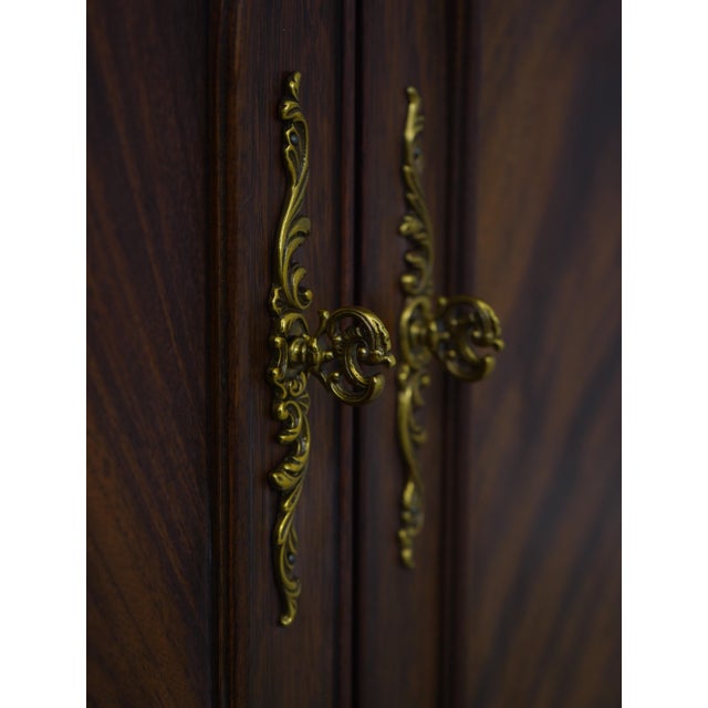 Henkel Harris Chippendale Mahogany Corner China Cabinet For Sale - Image 9 of 18