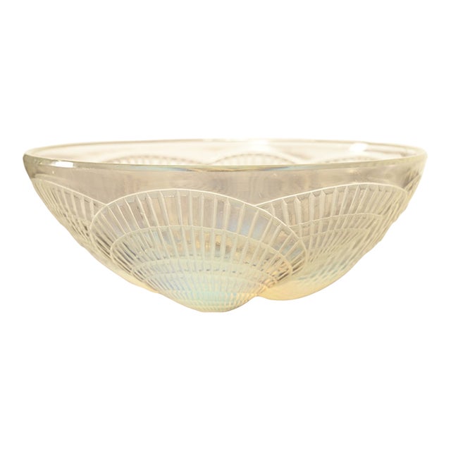 René Lalique "Coquilles" Art Deco Opalescent Glass Bowl, Circa 1920s For Sale
