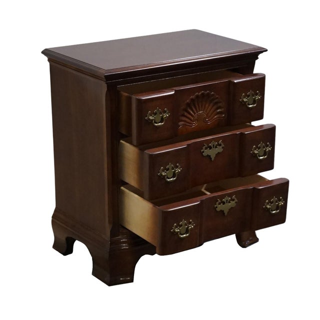 Late 20th Century Universal Furniture Cherry Traditional Style Blockfront 26" Three Drawer Nightstand 605-355 For Sale In Kansas City - Image 6 of 12