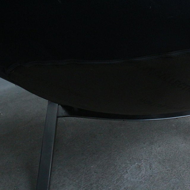 Set of Komet ArtCollection Lounge Chair and Ottoman in Steel and Leather by Rudolph Glatzl for Dreipunkt, 1990s. For Sale - Image 6 of 10