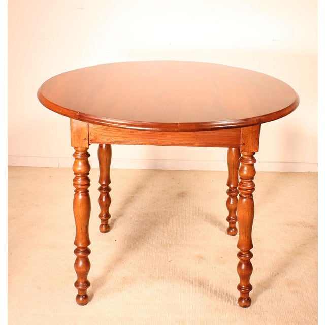 Beautiful little dining room table in walnut 19th century Beautiful table well proportioned with a nice table top with a...