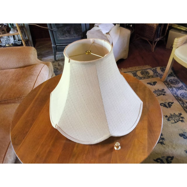 Green Vintage Frederick Cooper Table Lamp Features a Chinoiserie Bird Design For Sale - Image 8 of 11