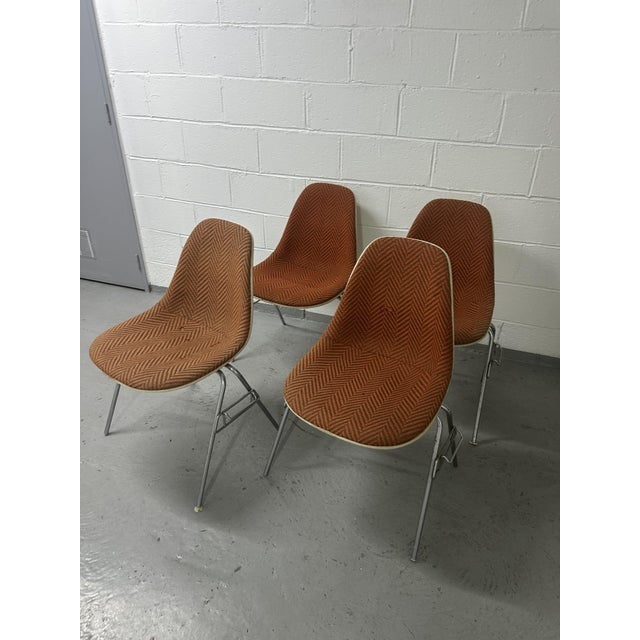 Chairs in Fiberglass by Charles and Ray Eames for Herman Miller, 1980, Set of 4 For Sale - Image 10 of 14