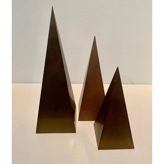 Mid-Century Modern Mid-Century Modern Brass Triangular Obelisks - Set of 3 For Sale - Image 3 of 11