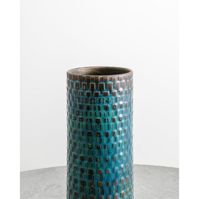 Mid-Century Swedish Turquoise Blue Cylinder Vase by Stig Lindberg for Gustavsberg, Sweden, 1950s For Sale - Image 3 of 6