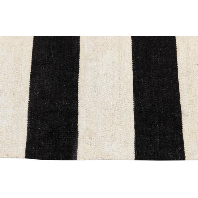 Apadana Oversize 21st Century Modern Flat-Weave Kilim Rug For Sale In New York - Image 6 of 11