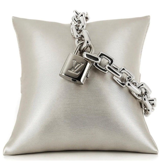 Arts & Crafts Louis Vuitton Locket Chain Vintage Link Bracelet in 18 Karat White Gold, 87 Gm For Sale - Image 3 of 17