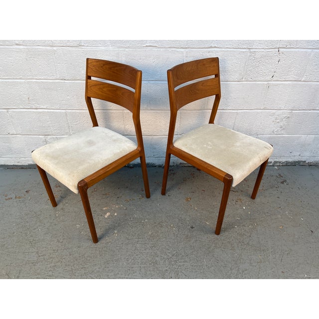 Mid-Century Modern Mid 20th Century Pair of 'Fs17' Teak Danish Dining Chairs Attributed to House of Denmark For Sale - Image 3 of 9