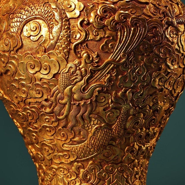 Chinese Early 20th Century Magnificent Chinese Gilt Bronze High-Relief "Nine Dragons" Covered Jar With "Qianlong" Mark For Sale - Image 3 of 10