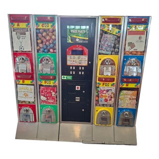 Professional Sammy Prize Party Vending Machine with 8 Stations, 1980s For Sale