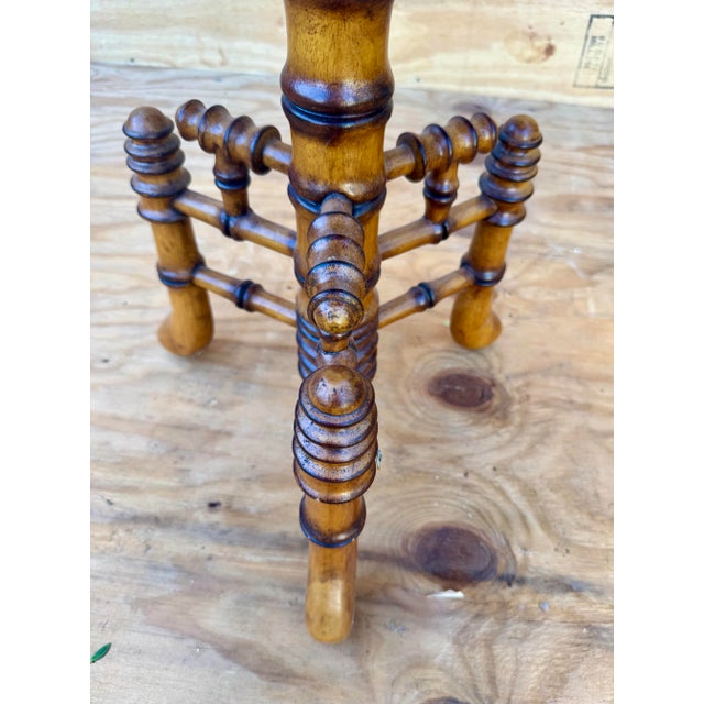Hollywood Regency Late 20th Century Fine Bobbin Turned Faux Bamboo Carved Aesthetic Style Occasional Drinks Table For Sale - Image 3 of 12