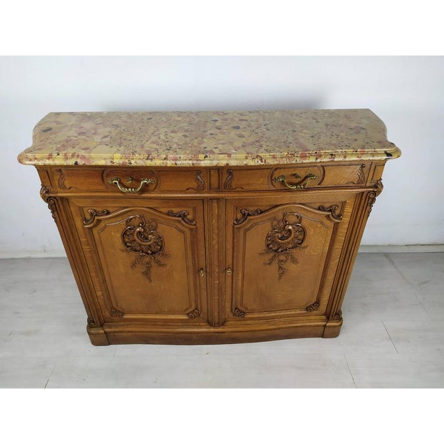 Louis XV Buffet by Mercier Chêne, 1890s, in Good conditions. Designed 1890 to 1919