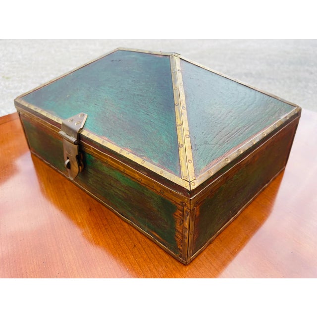Vintage Pyramid Shaped Brass Trimmed Dresser Box. For Sale In Philadelphia - Image 6 of 11