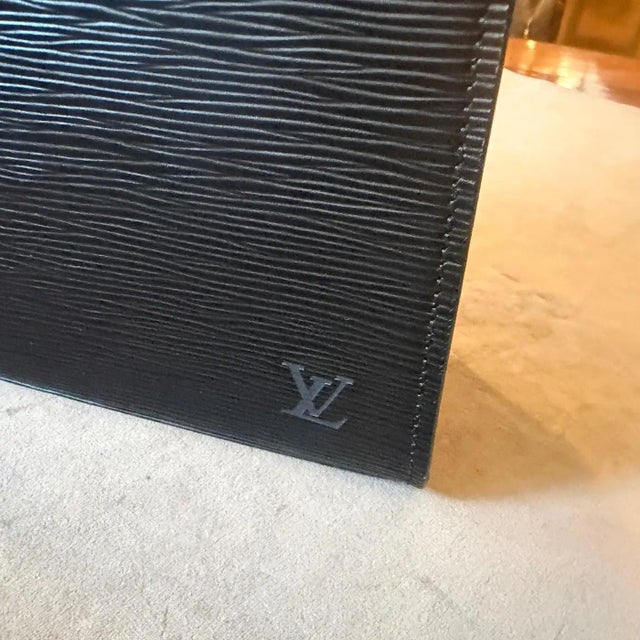 1980s Vintage Louis Vuitton Speedy 30 in Noir Epi Leather 2 For Sale - Image 9 of 18