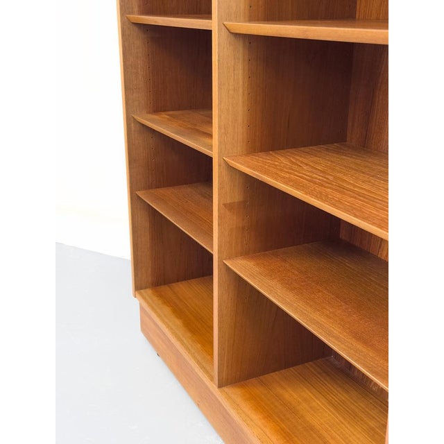 Large Vintage Teak Bookcase by Carlo Jensen for Hundevad & Co., 1960s For Sale - Image 13 of 18