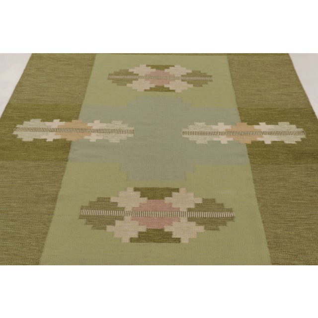 Rug & Kilim Signed Vintage Swedish Kilim by Ingegerd Silow in Green & Beige - Rug & Kilim For Sale - Image 4 of 10