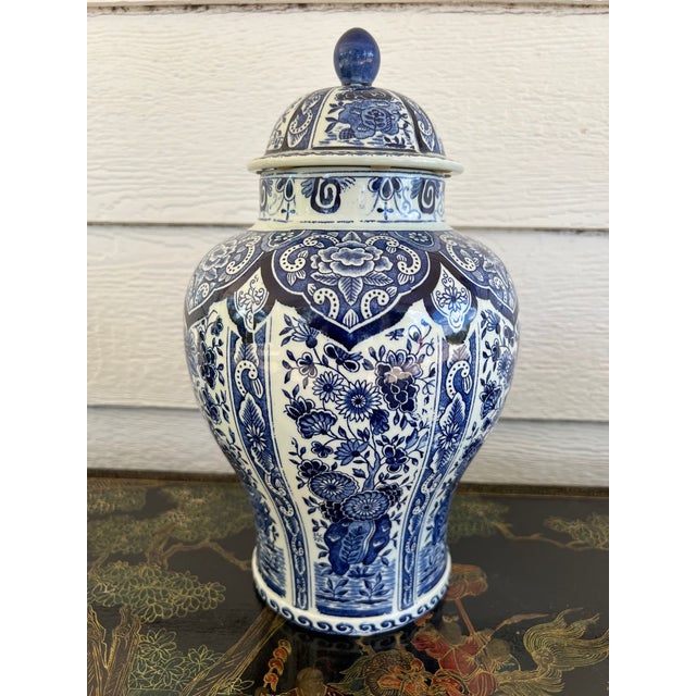1960s Vintage Large Delft Ginger Jar Vase Blue & White Floral Royal Sphinx Lidded Urn For Sale - Image 5 of 18