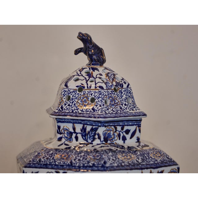 English 19th Century Blue and White Porcelain Lidded Pot Pourri Pots with Dogs For Sale - Image 9 of 12