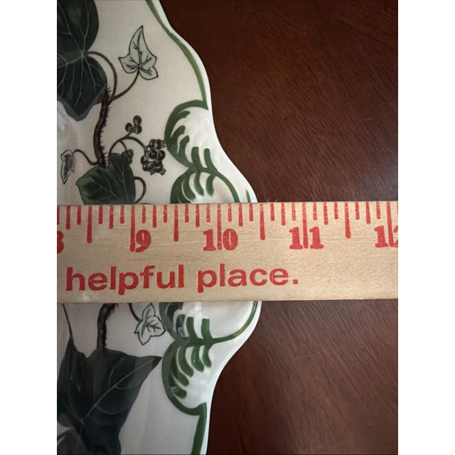 1950s 1950s Wedgwood Napoleon Ivy Queen's Ware Square Handled Cake Plate 10.5" For Sale - Image 5 of 7