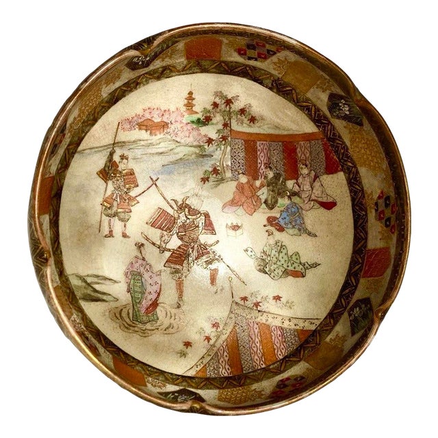 Antique Japanese Satsuma Bowl, Meiji Period (C. 1885–1905), Samurai Scene With Moriage Gilt For Sale