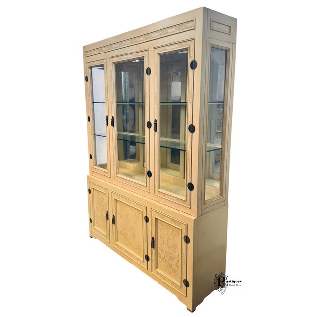 1970s Vintage Bernhardt Shibui Collection Chinoiserie Style Ivory Display / China Cabinet For Sale - Image 5 of 11