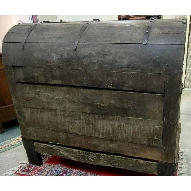 French Chest with Domed Top in Oak For Sale - Image 5 of 6