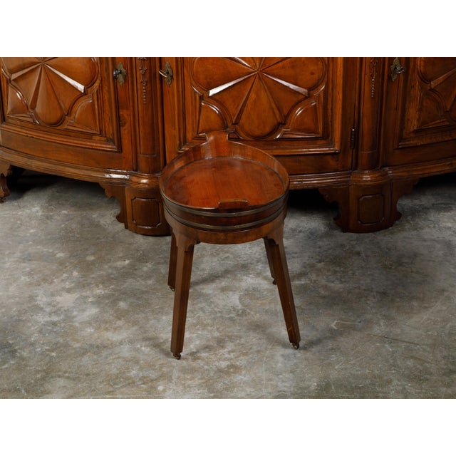 Brown English 19th Century Oval Mahogany Tray Top Table with Brass Accents and Casters For Sale - Image 8 of 10