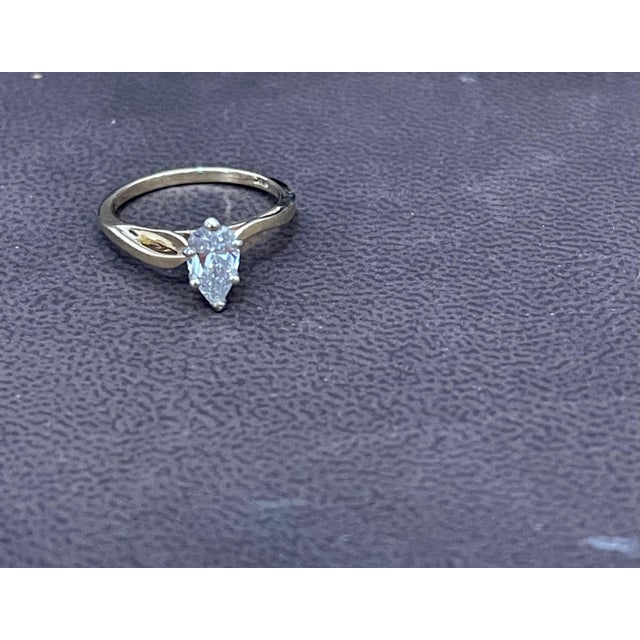 0.72 Carat Diamond Solitaire Pear Shape VS/E Engagement Ring 14 Kt Yellow Gold For Sale - Image 12 of 18