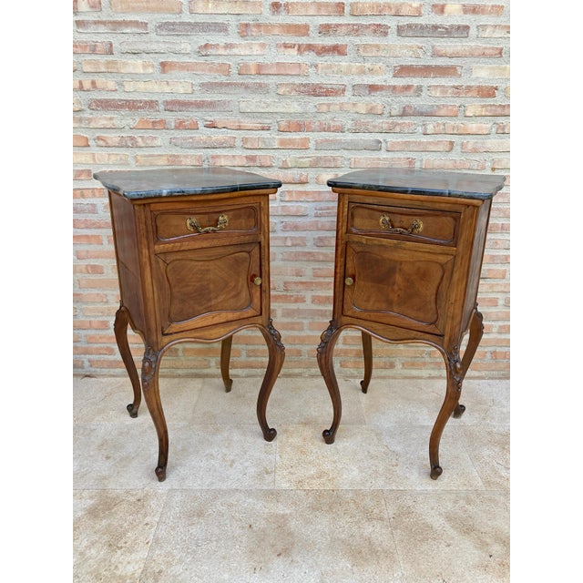 Louis XV Style Walnut Nightstands with Marble Top, 1930s, Set of 2 For Sale - Image 17 of 18