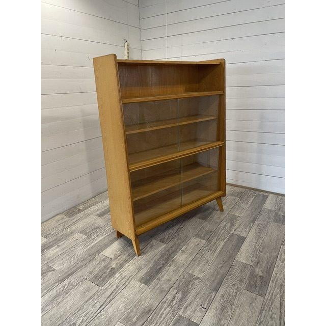 Vintage Show / Bookcase by Tatra Nabytok n.p. Pravenec, 1970 In superb original condition with glass sliding doors with...