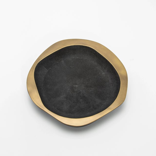 Black Shagreen & Brass Lily Bowl M by R&y Augousti For Sale In Los Angeles - Image 6 of 7