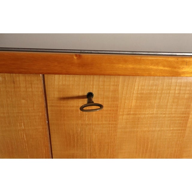 Mid-Century Maple and Sycamore Sideboard in the style of Vittori Dassi, 1950s For Sale - Image 14 of 18