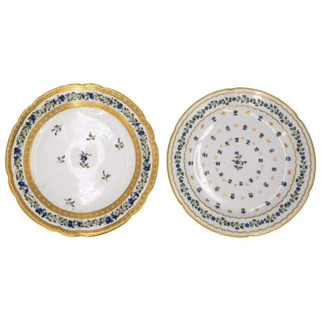 19th Century Saxony Porcelain Plates with Floral Motifs, Set of 2 For Sale - Image 5 of 5