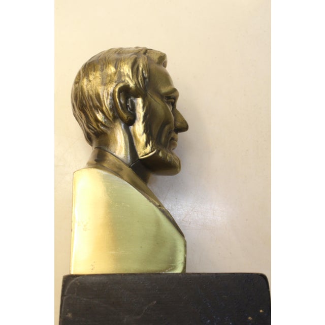 1960s Traditional Americana Solid Brass Abraham Lincoln Bust Bookends on Walnut Bases – A Pair For Sale - Image 13 of 15