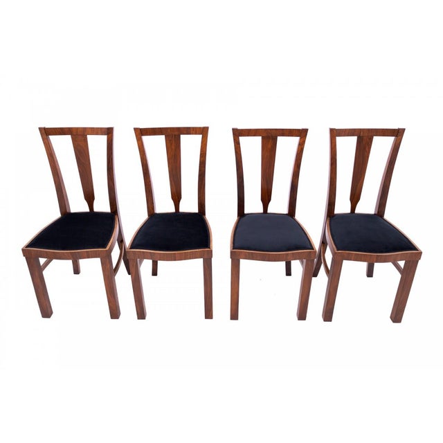 Walnut Art Deco table designed by Jindřich Halabala with chairs from the 1930s-1940s. Condition: very good. The chairs'...
