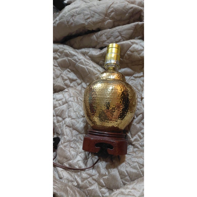 Hollywood Regency Vintage Hammered Brass Ginger Jar Table Lamp For Sale - Image 3 of 5