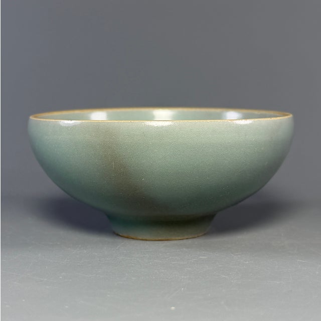 This vintage‑style Chinese Longquan celadon bowl features tender pale‑green glaze and a neatly‑finished thin rim....
