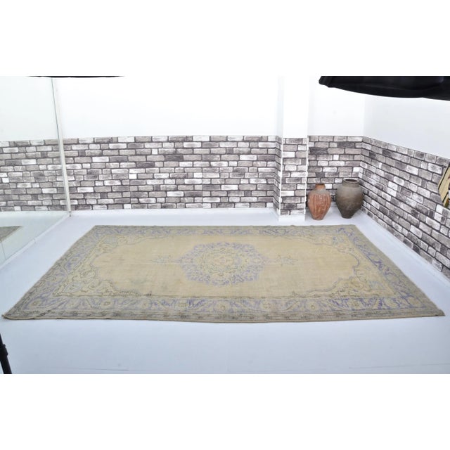 1960s Turkish Neutral Oversize Handmade Carpet For Sale - Image 11 of 11