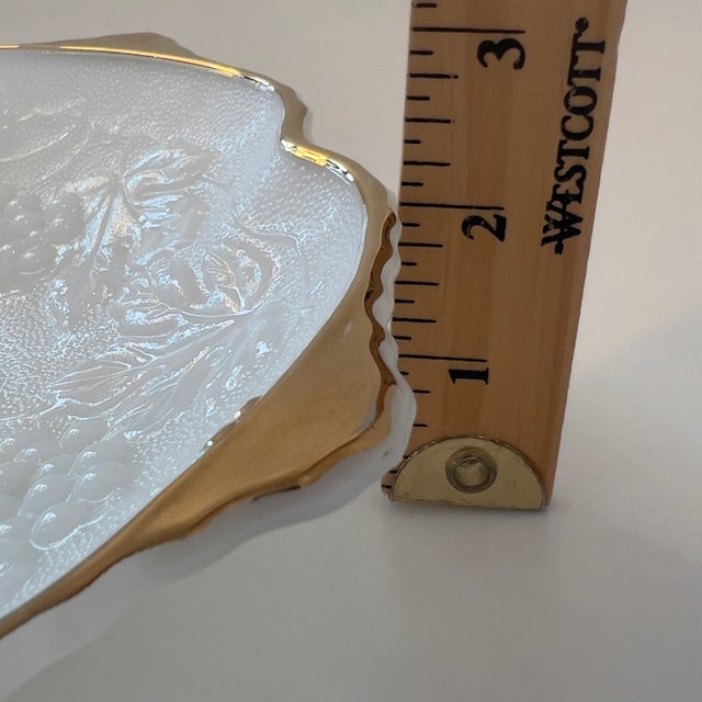 Vintage 1960s Anchor Hocking Embossed Grape Pedestal Bowl With 22k Gold Rim For Sale In Boise - Image 6 of 11