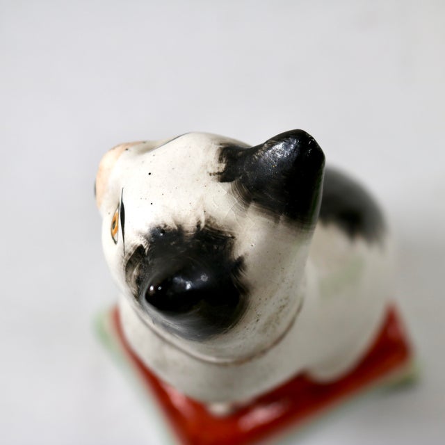 1920's Staffordshire Ware Mantle Cat on Cushion Figurine Right Facing For Sale In Cincinnati - Image 6 of 15