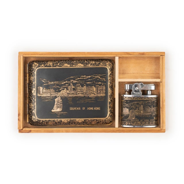 Vintage Japanese Golden KOMAI SOUVENIR of HONG KONG Cigarette Case+Lighter Set For Sale - Image 14 of 18