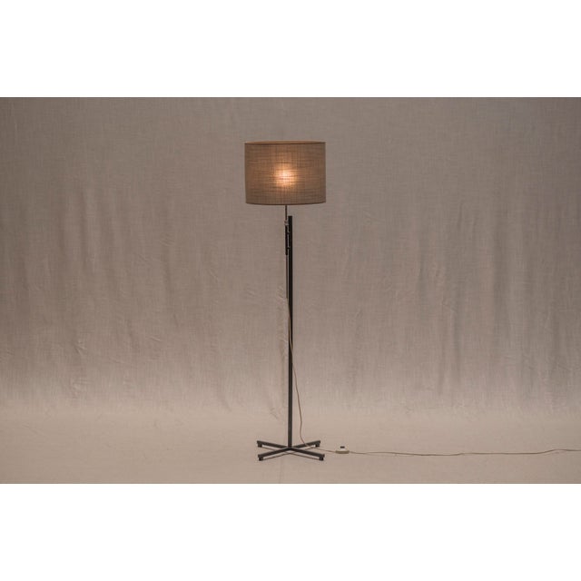 An elegant and understated floor lamp from the 1960s, believed to be of Dutch origin. Defined by its slender proportions,...