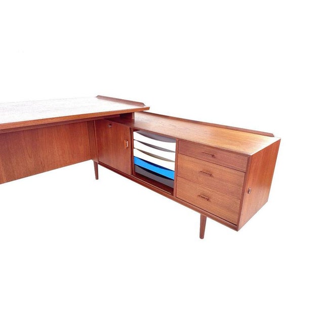 Brown Model 209 Executive Desk by Arne Vodder for Sibast, 1970 For Sale - Image 8 of 16